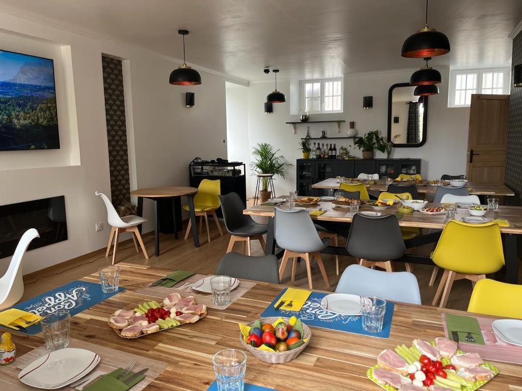 La Maison Des Amis En Normandie Pontfarcy Eksteriør billede